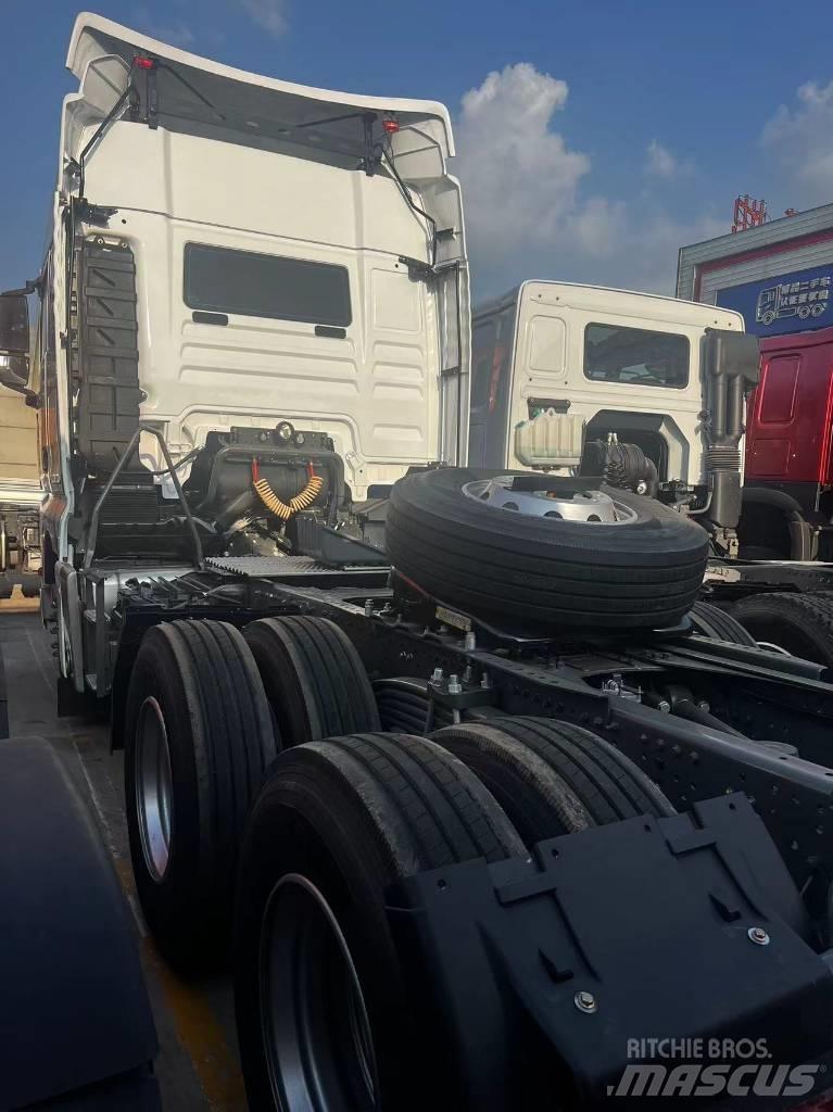 Howo C7H Vetopöytäautot
