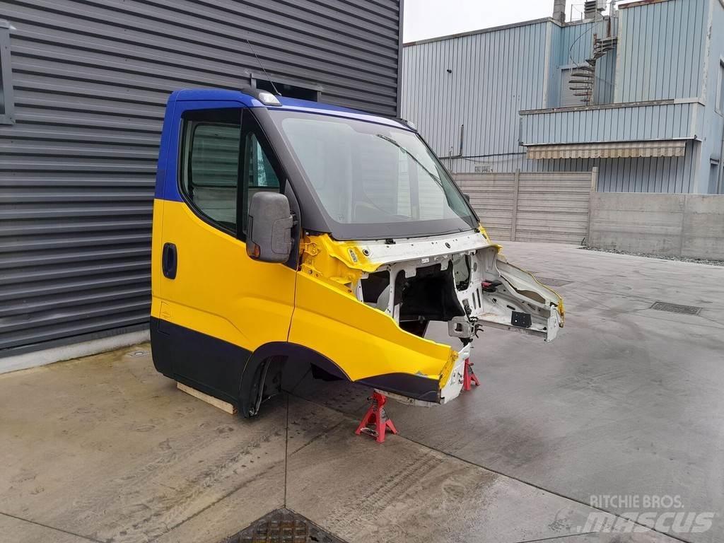 Iveco DAILY Ohjaamot ja sisustat