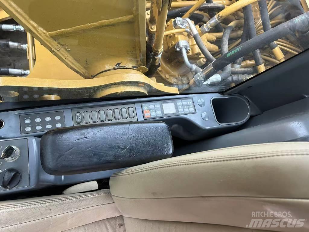 CAT 320 D Telakaivukoneet