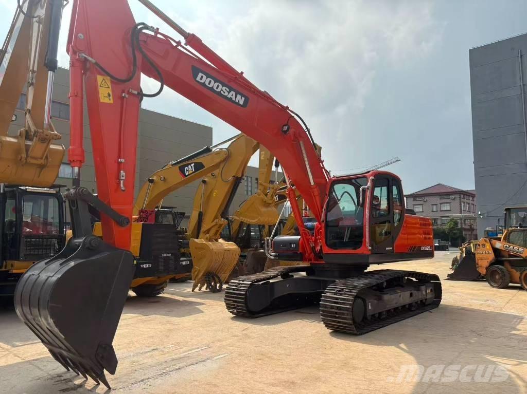 Doosan DX 225 Telakaivukoneet