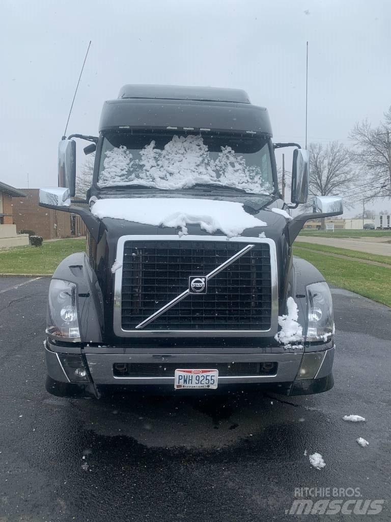 Volvo VNL730 Vetopöytäautot