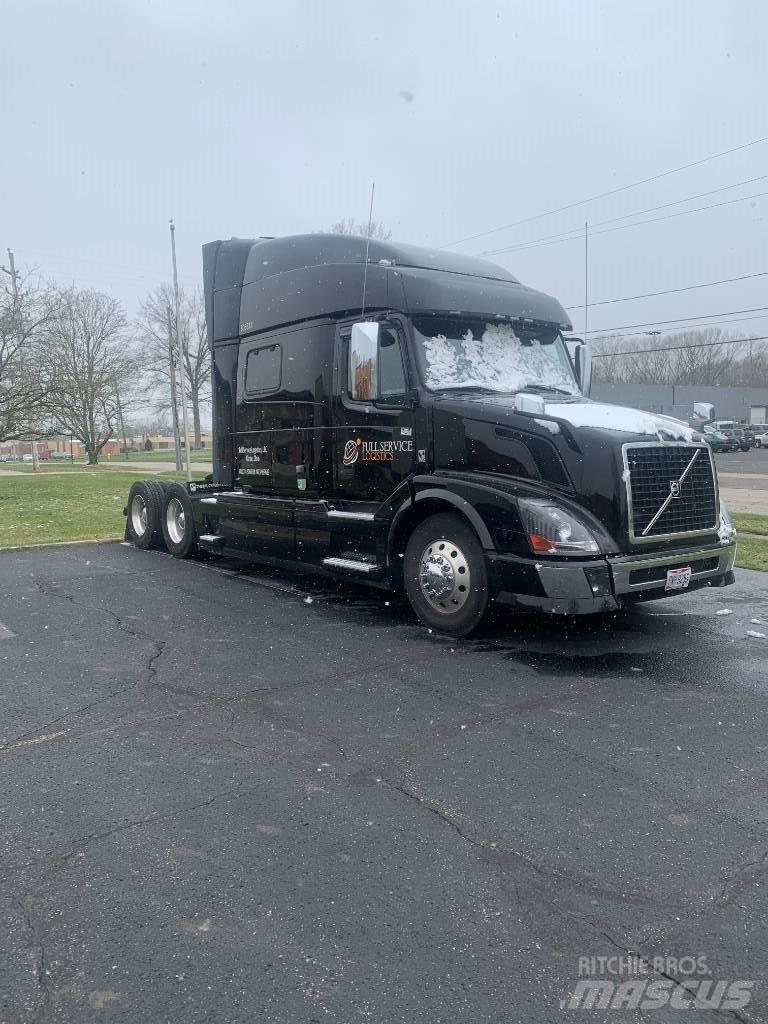 Volvo VNL730 Vetopöytäautot