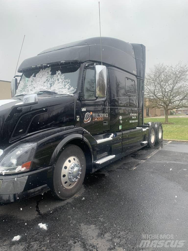Volvo VNL730 Vetopöytäautot