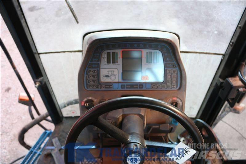 New Holland 8870 Ohjaamo ja sisusta