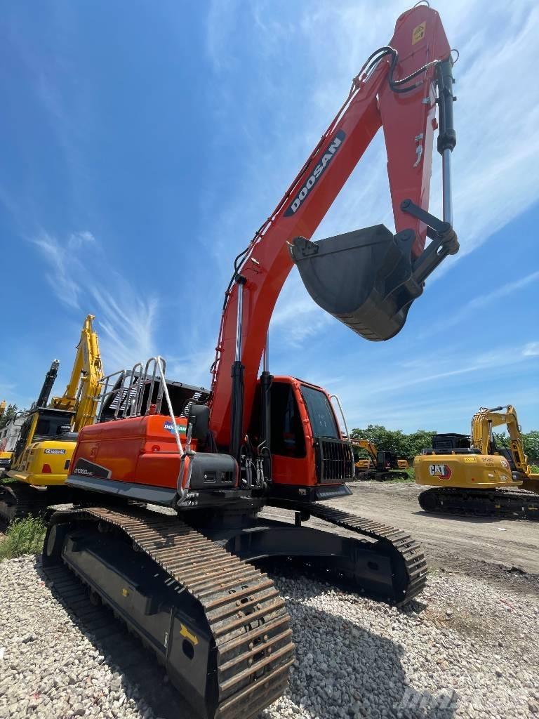 Doosan DX 300 Telakaivukoneet
