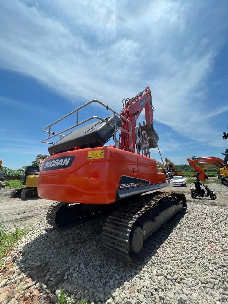 Doosan DX 300 Telakaivukoneet