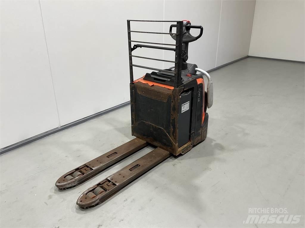 BT LPE200 Lavansiirtotrukit ajotasolla