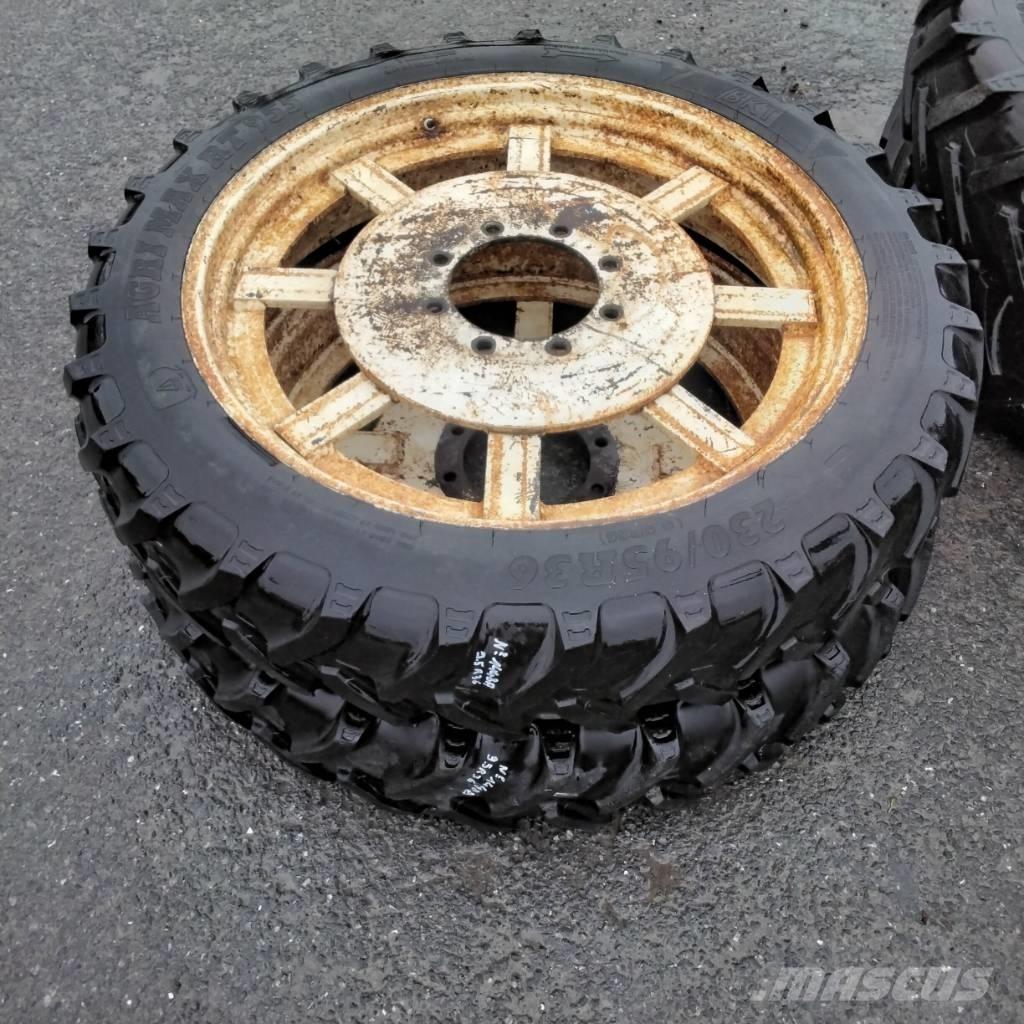 BKT 9.5R36 Renkaat ja vanteet