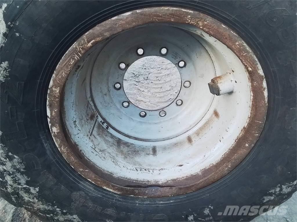 Valmet 890 20x26,5 Renkaat ja vanteet