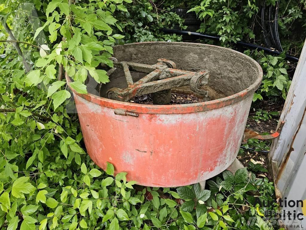  Concrete mixer Betonin levittäjät
