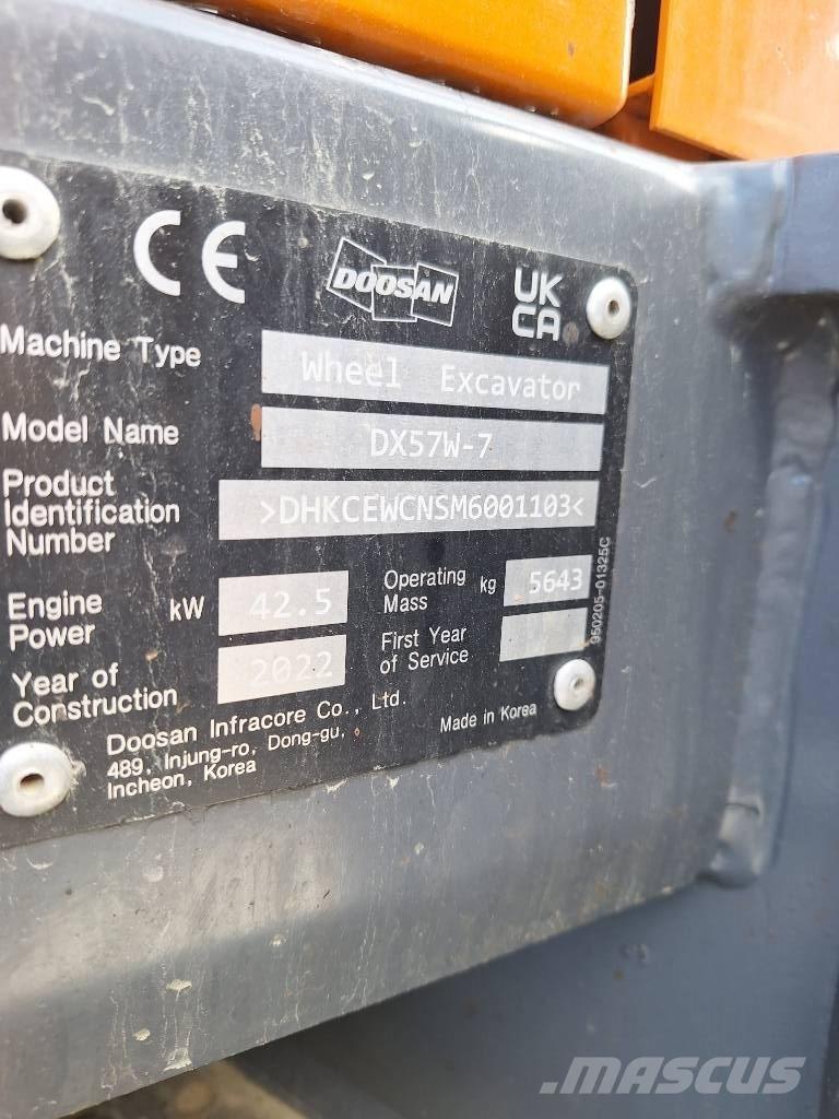 Doosan DX 57 W Pyöräkaivukoneet