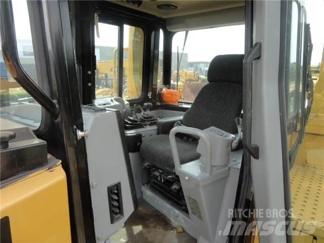 CAT D 8 R Telaketjupuskutraktorit