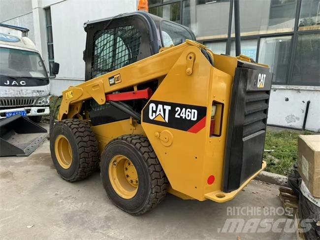 CAT 246 D Liukuohjatut kuormaajat
