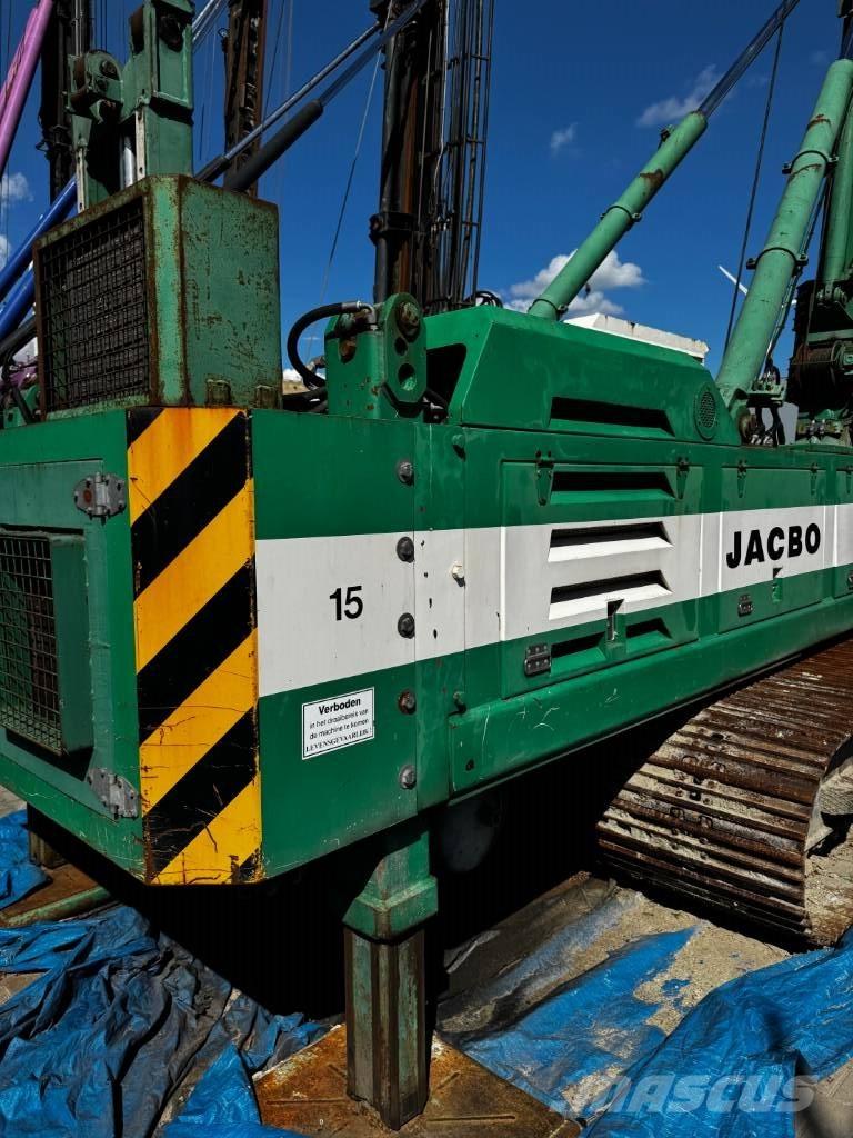 CMV TH7-25 Kuorma-auto porauskalustolla