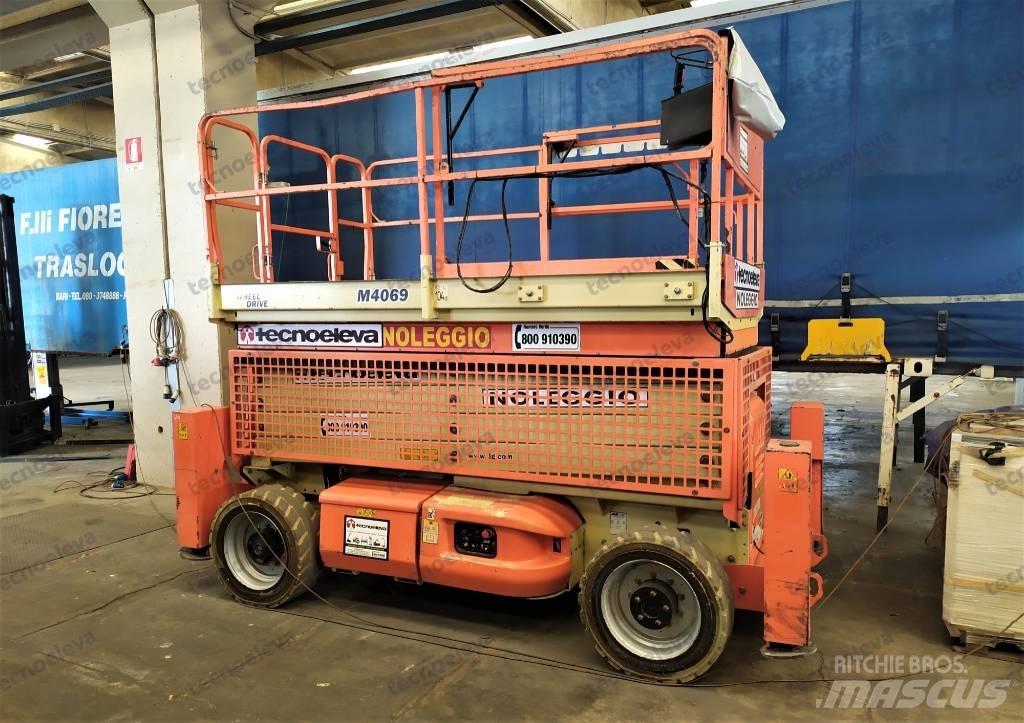 JLG M 4069 Saksilavat