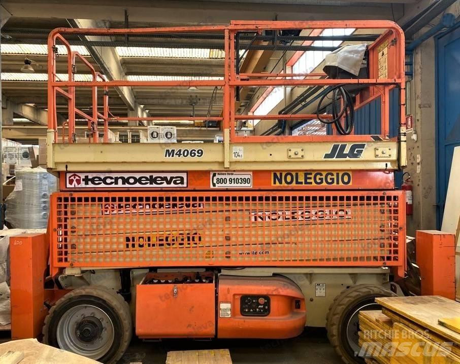 JLG M 4069 Saksilavat