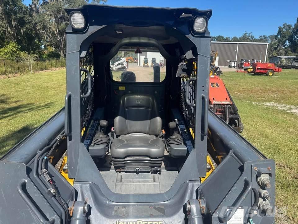 John Deere 325 Liukuohjatut kuormaajat