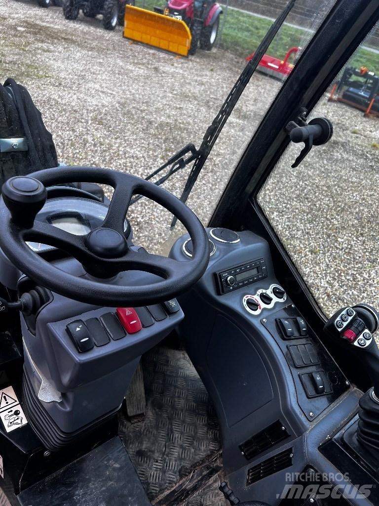 GiANT G3500 Pienkuormaajat