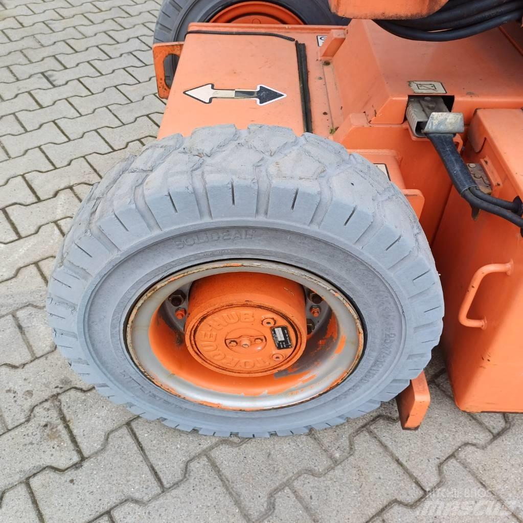 JLG E300AJP Kuukulkijat