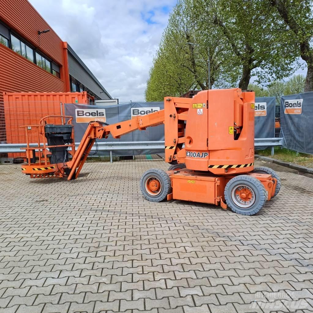 JLG E300AJP Kuukulkijat