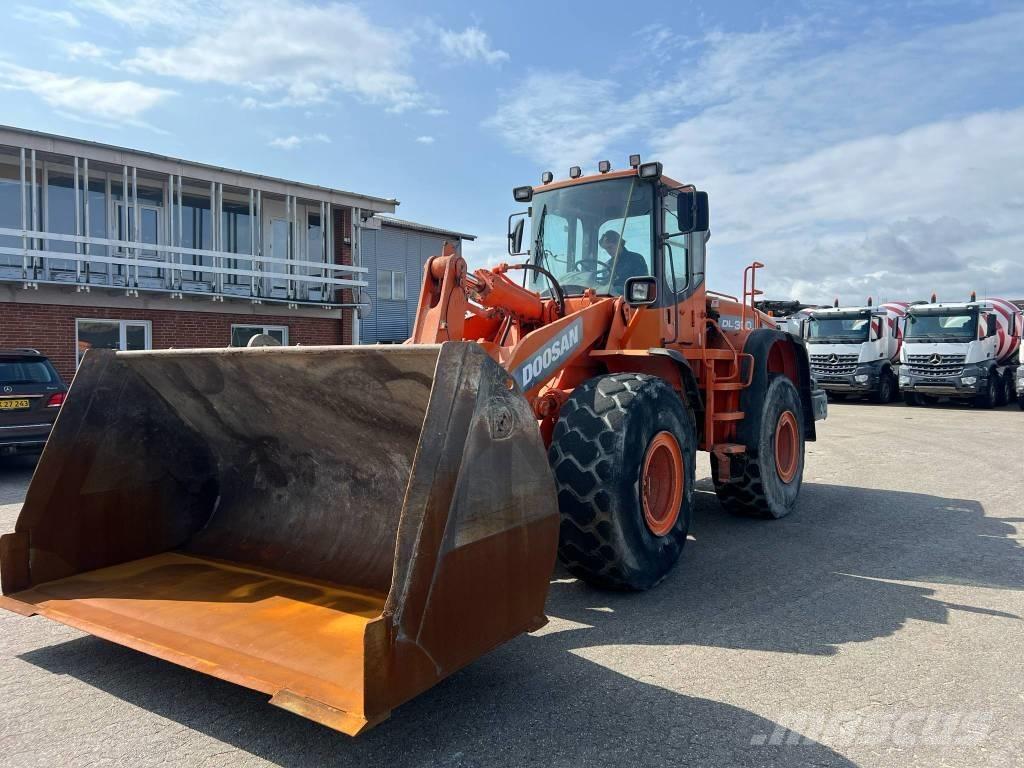 Doosan dl 300 Pyöräkuormaajat