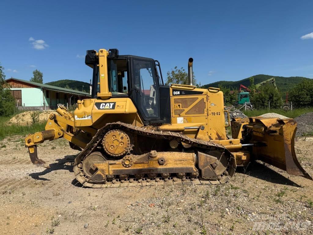 CAT D6N XL Telaketjupuskutraktorit
