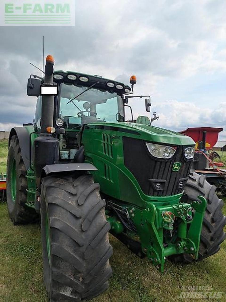 John Deere 6215 r Traktorit