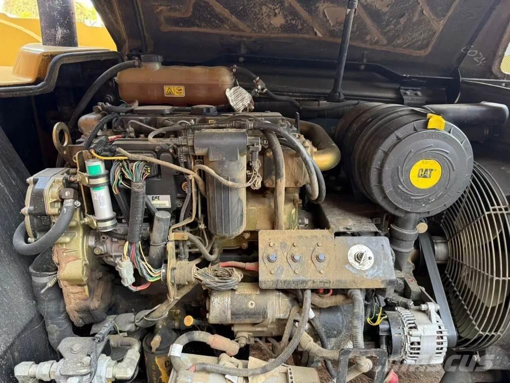 CAT TH 330 B Kurottajat