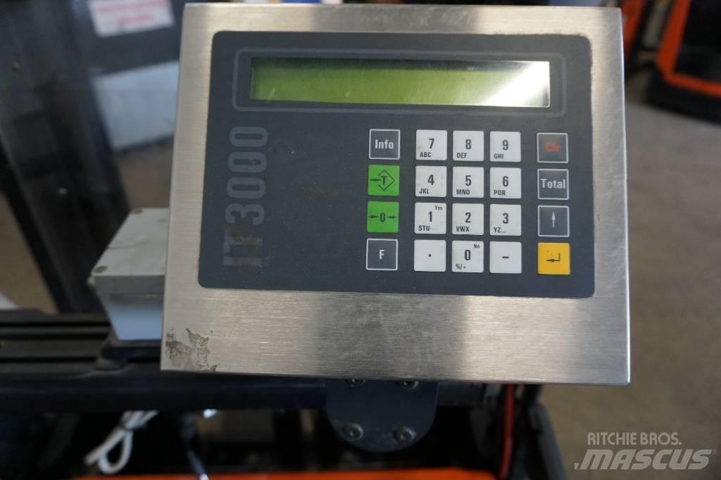 Toyota SPE200D Käyden ajettavat pinoamistrukit