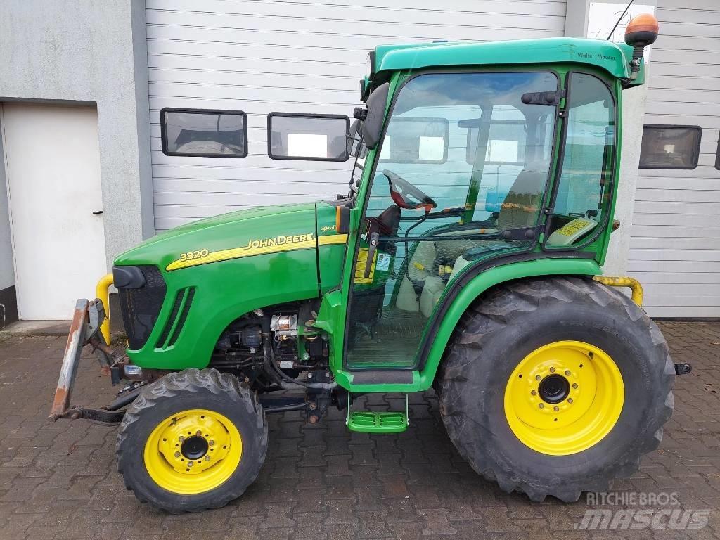 John Deere 3320 Taajamatraktorit