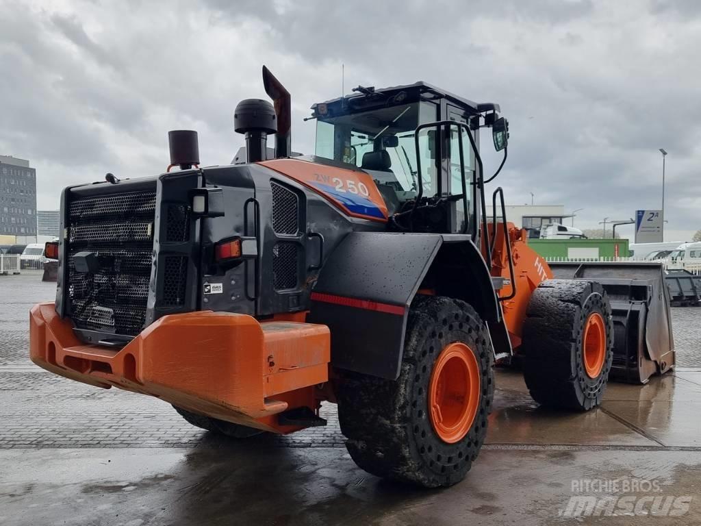 Hitachi ZW 250 Pyöräkuormaajat