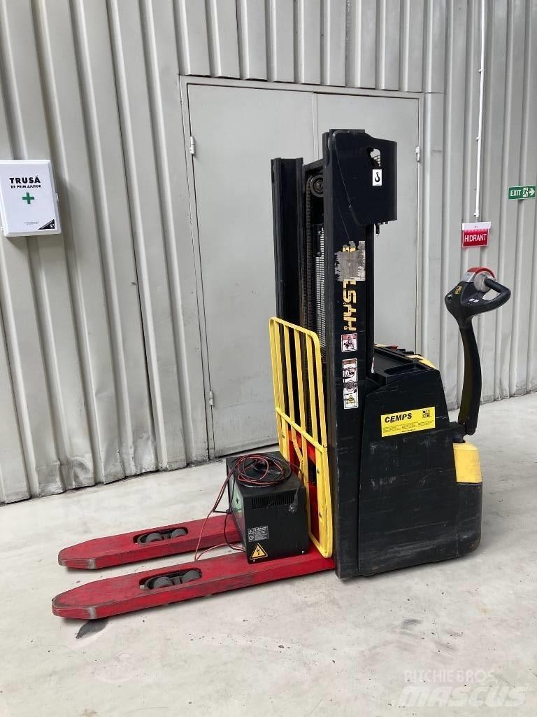 Hyster S 1.2 Käyden ajettavat pinoamistrukit