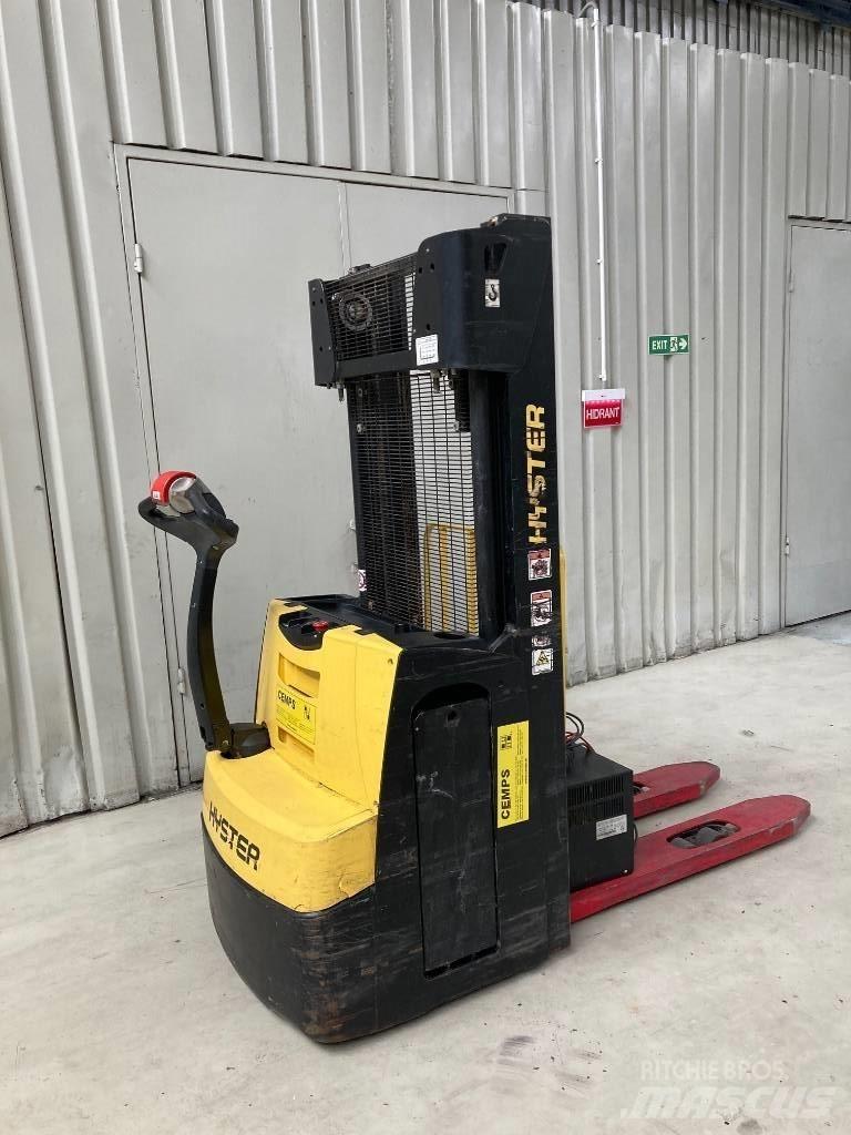 Hyster S 1.2 Käyden ajettavat pinoamistrukit