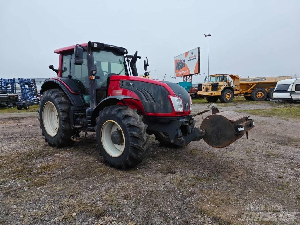 Valtra T 193 Traktorit