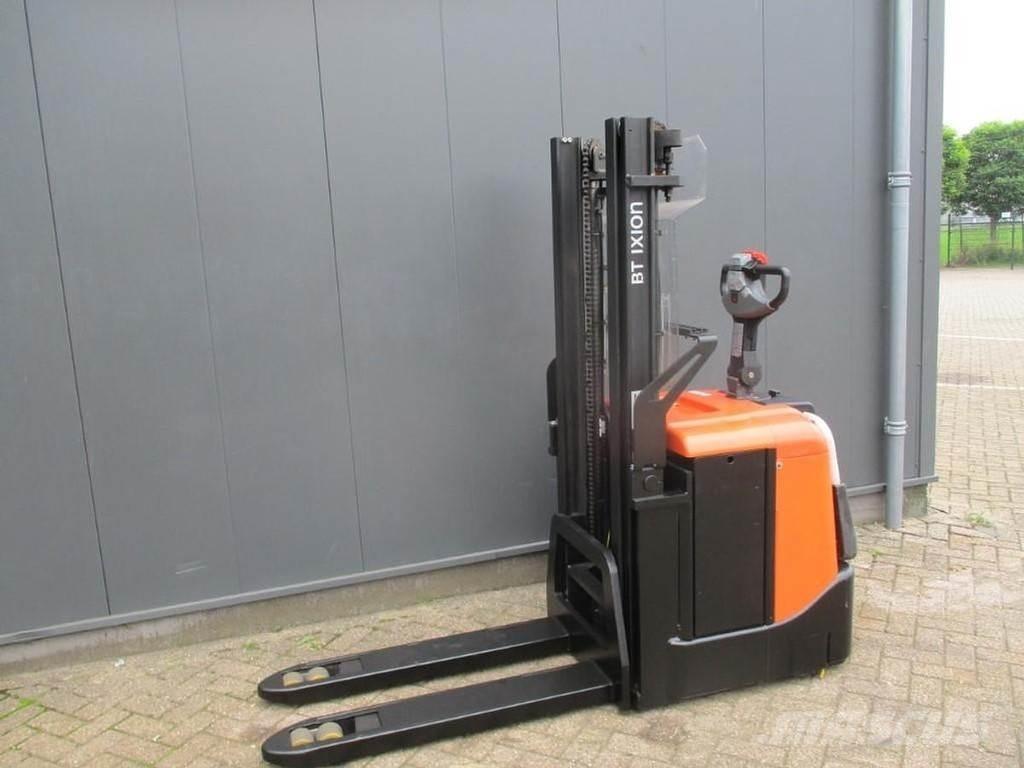 BT SPE125 Lavansiirtotrukit ajotasolla