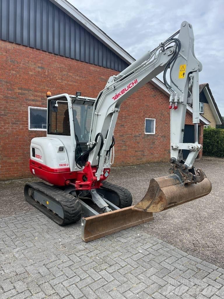 Takeuchi tb235-2 Minikaivukoneet < 7t