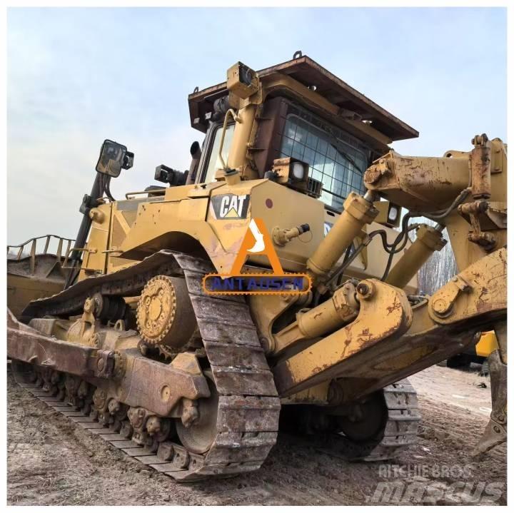 CAT D8T bulldozers Telaketjupuskutraktorit