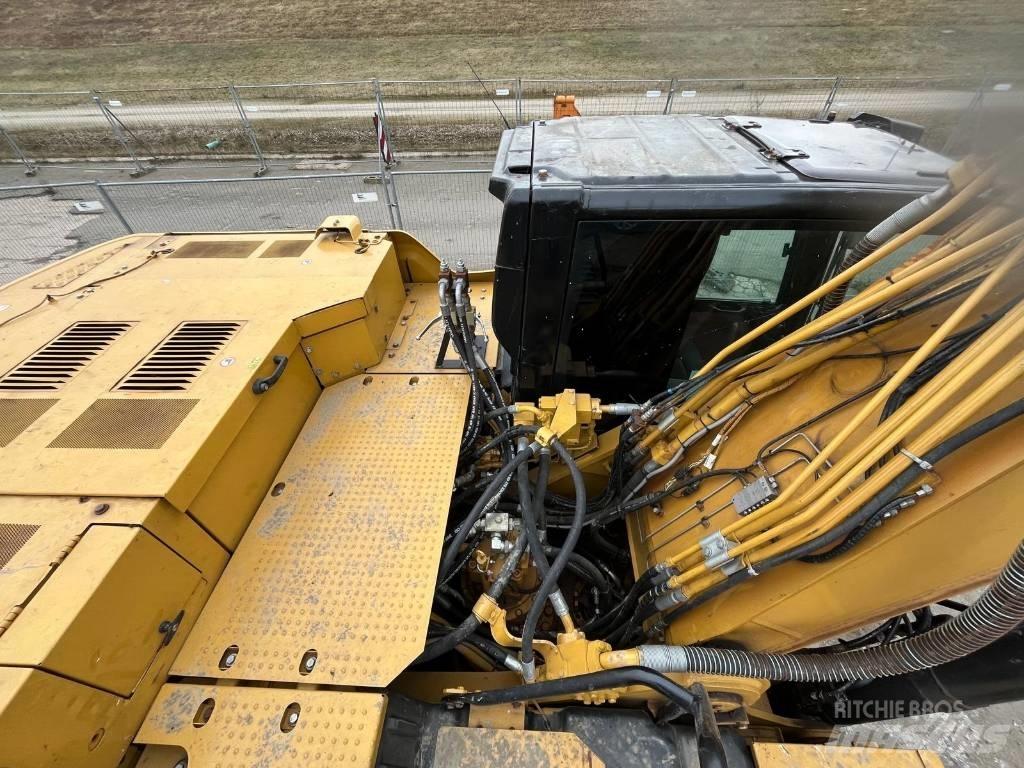 CAT 330 Telakaivukoneet