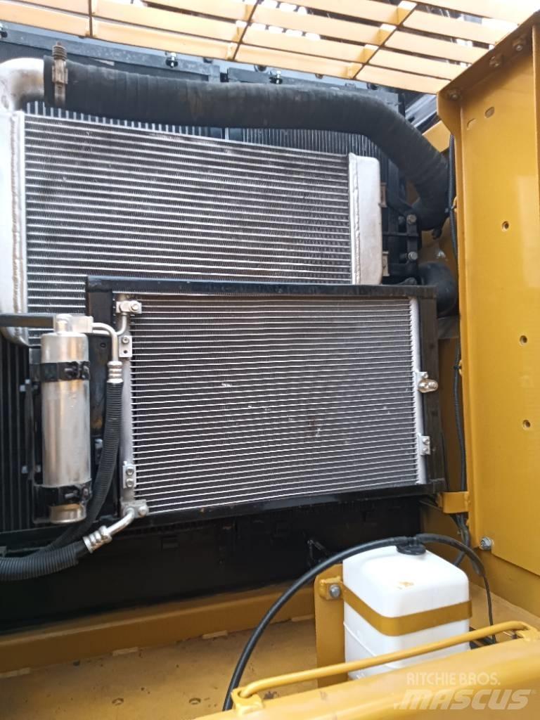 CAT 320D2 Midikaivukoneet 7t - 12t