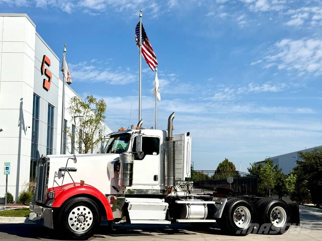 Kenworth W 900 Vetopöytäautot