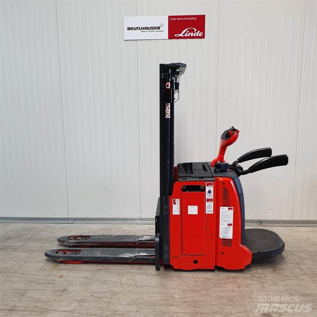 Linde D12AP Käyden ajettavat pinoamistrukit