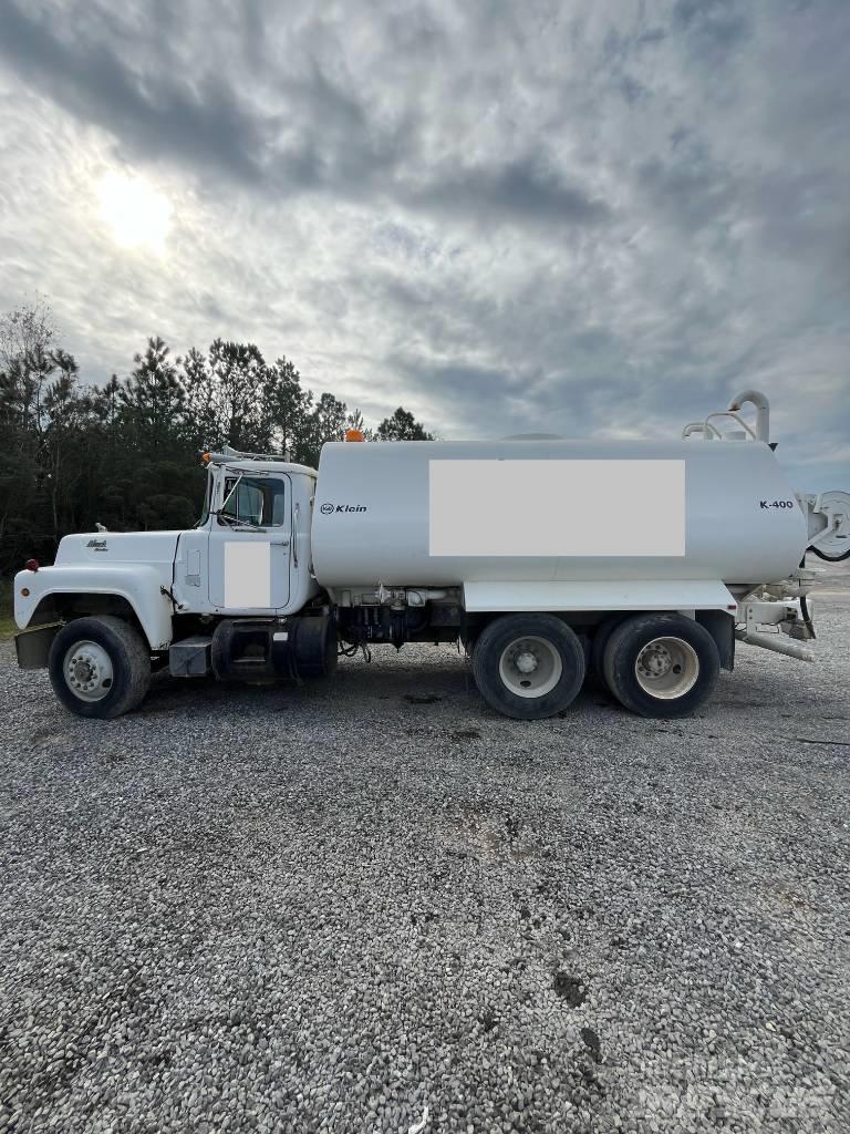 Mack RD 688 Vesisäiliöautot