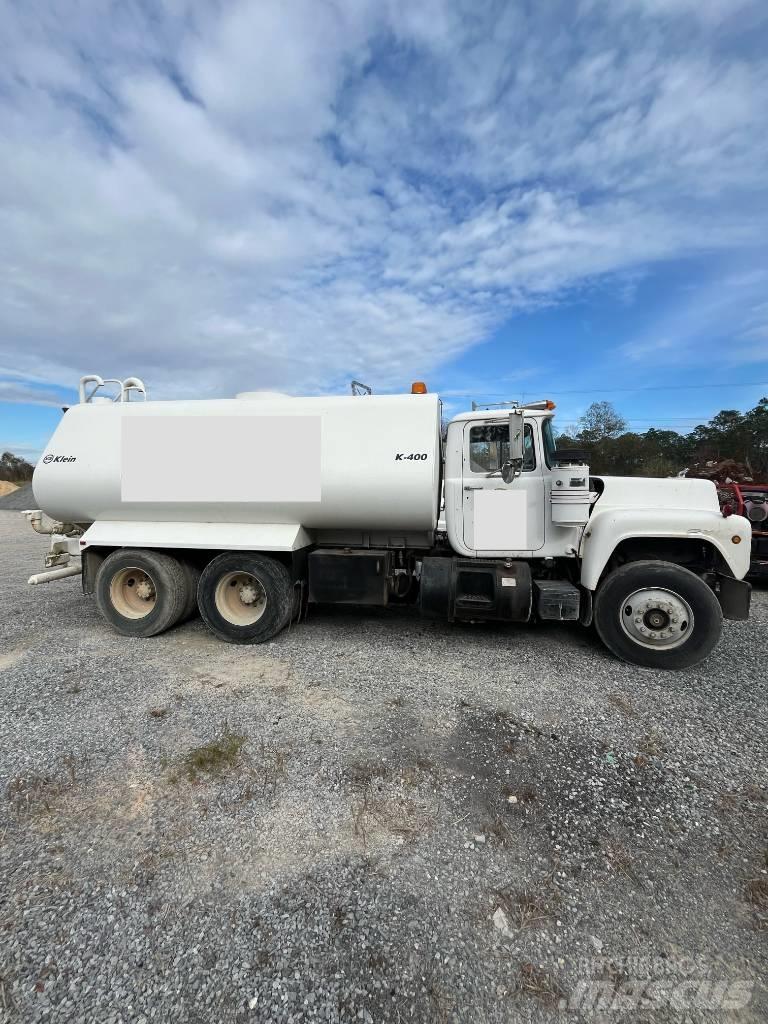 Mack RD 688 Vesisäiliöautot
