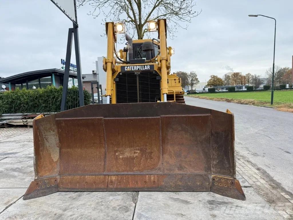 CAT D7R Telaketjupuskutraktorit