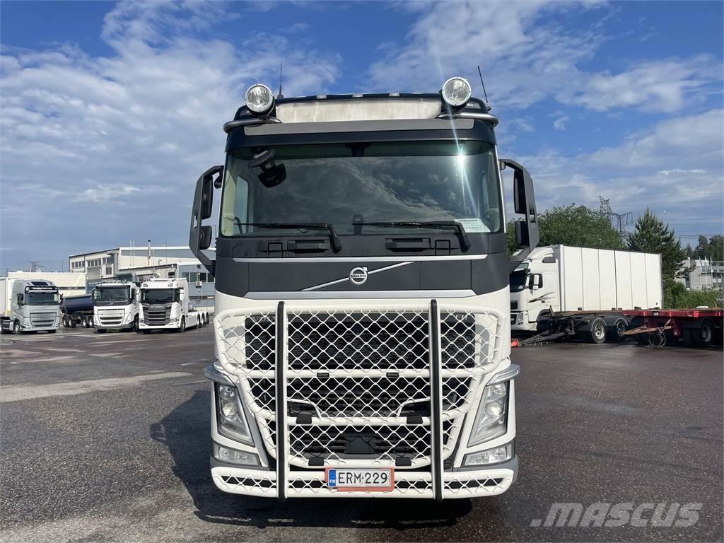Volvo FH540 6x2 Vetopöytäautot