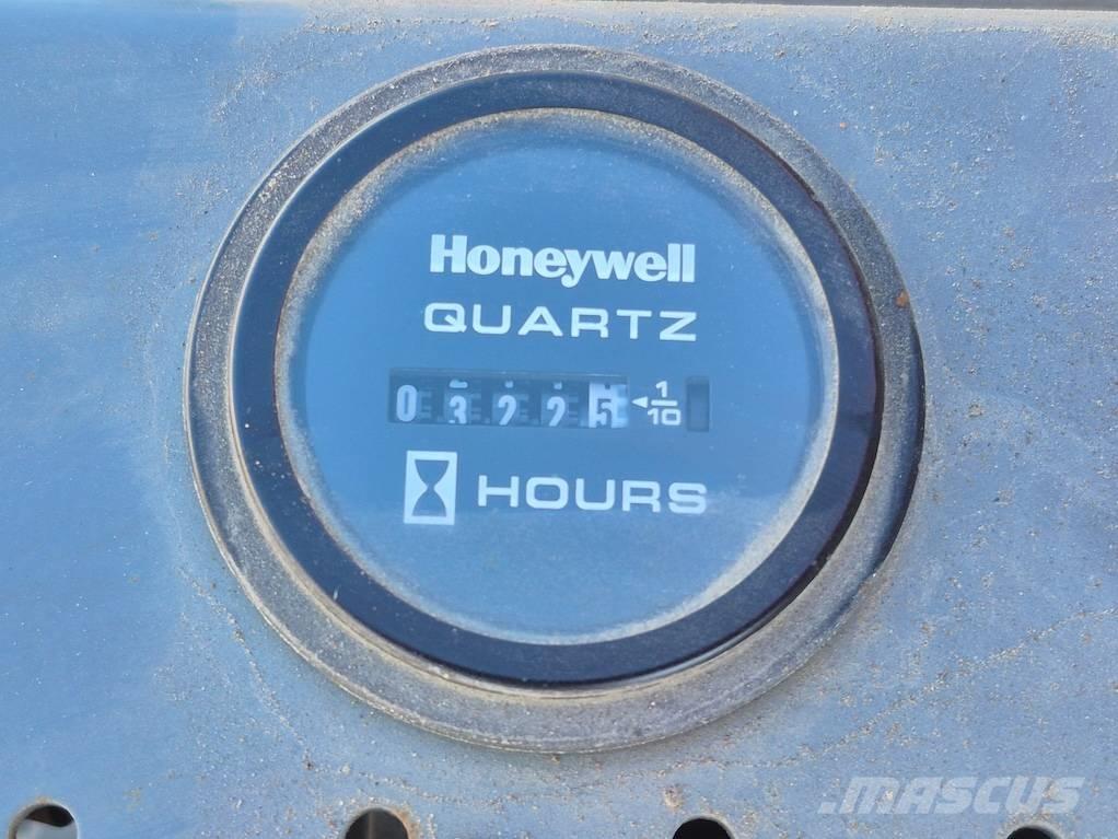 SkyJack SJ 4632 Saksilavat