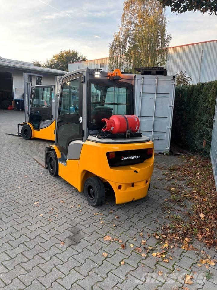 Jungheinrich TFG 425 Nestekaasutrukit