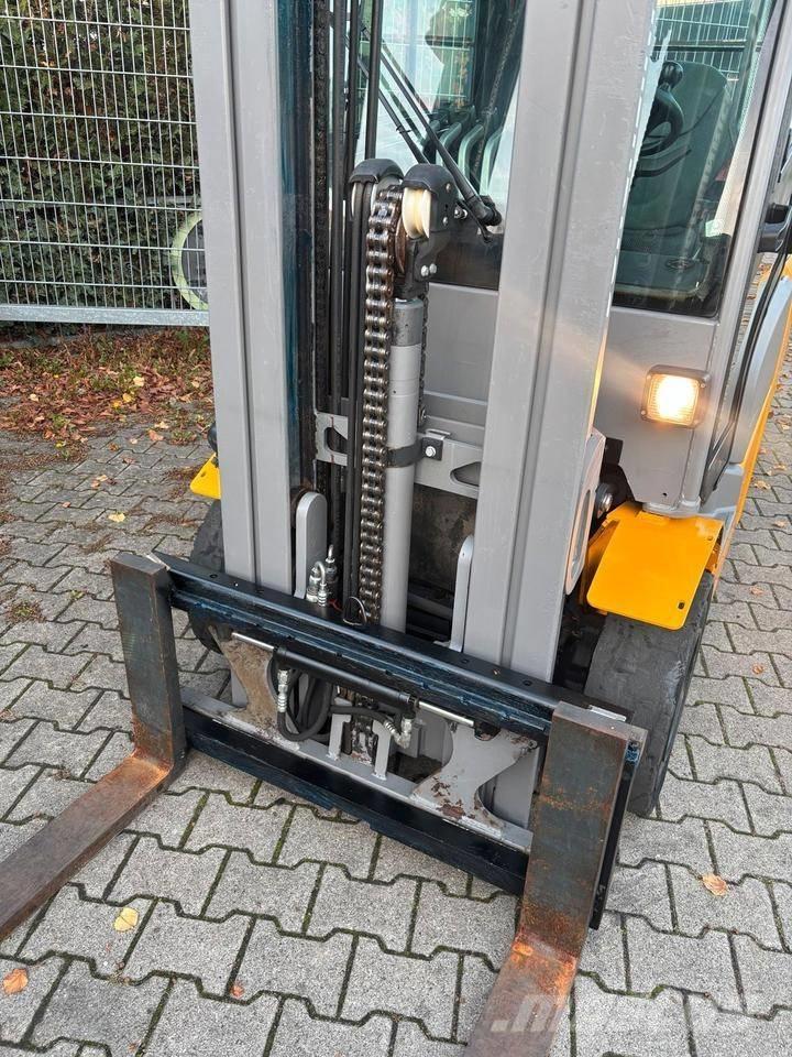 Jungheinrich TFG 425 Nestekaasutrukit