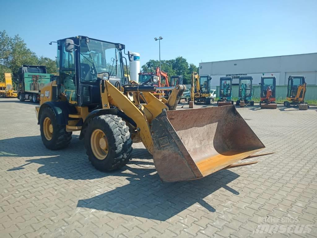 CAT 908 M Pyöräkuormaajat
