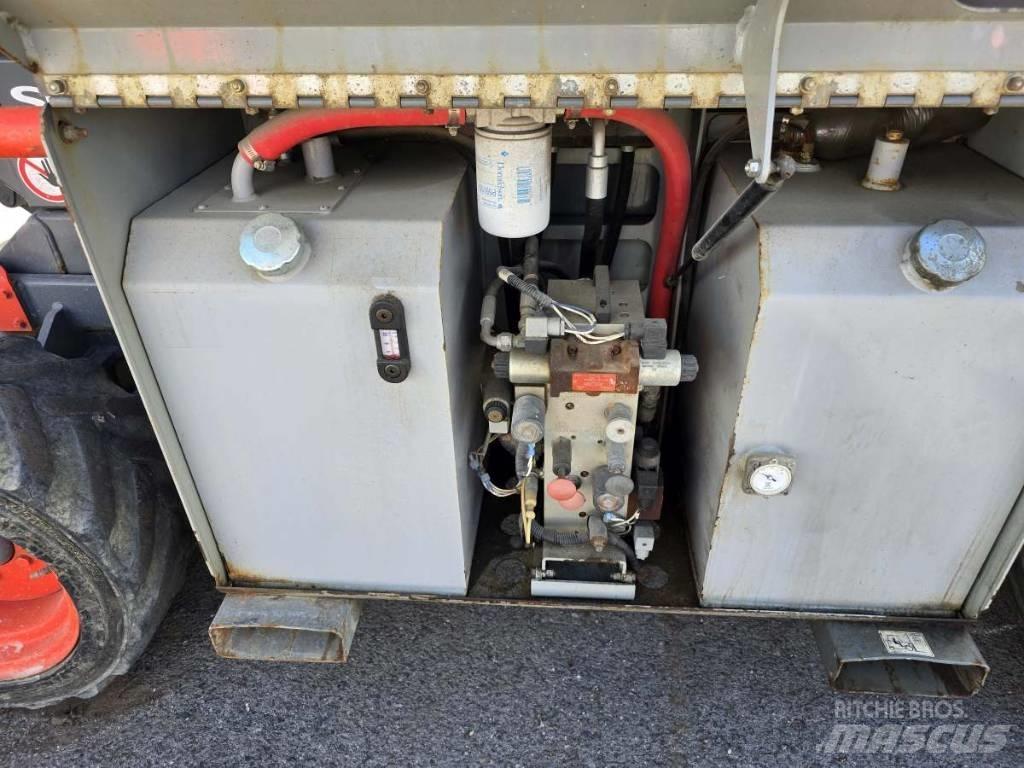 SkyJack SJ 6832 RT Saksilavat